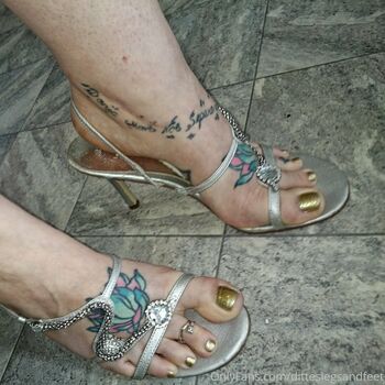 ditteslegsandfeet