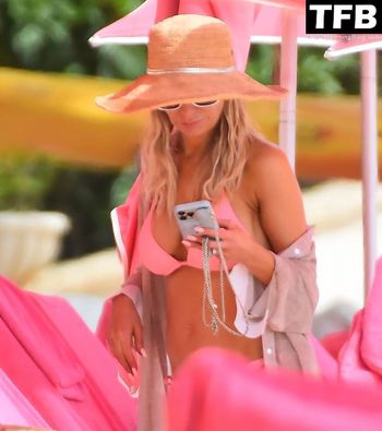 Dorit Kemsley