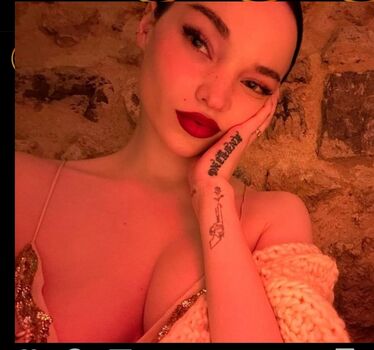 Dove Cameron