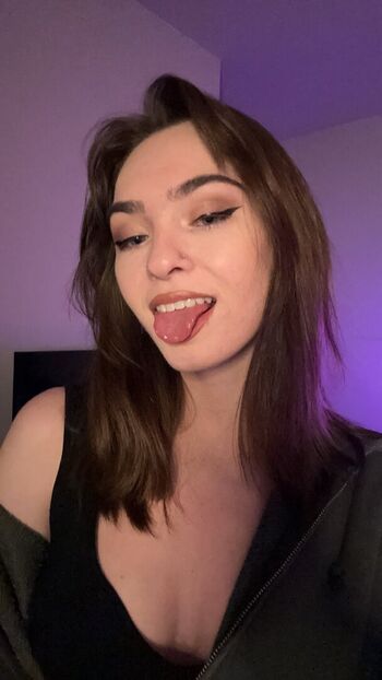 egirlMo