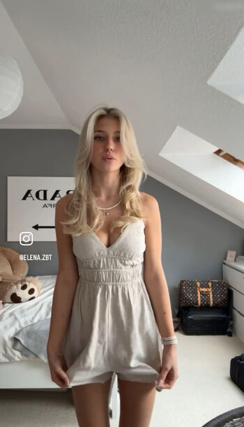 Elena Zoe