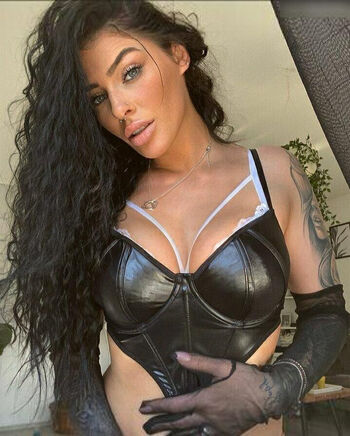 Eleyna Rei