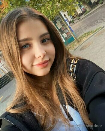 elisenextdoor
