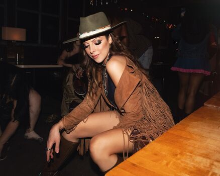 Elizabeth Gillies