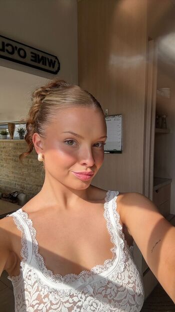 Elle Botterill