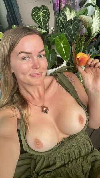Elle Knox