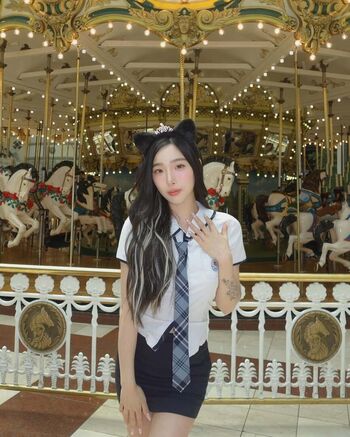 Elle Lee