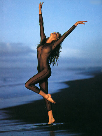 Elle MacPherson
