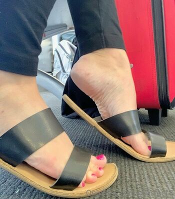 ellesfeet8