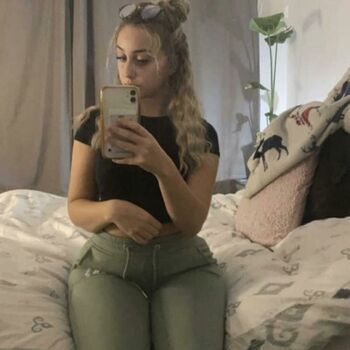Ellie Lee