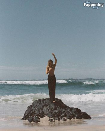 Elly Sharp
