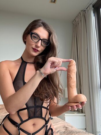 emiliaqueenn
