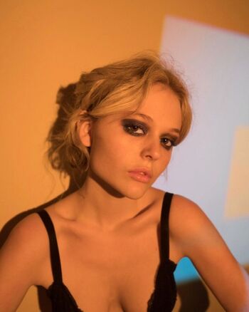 Emily Alyn Lind