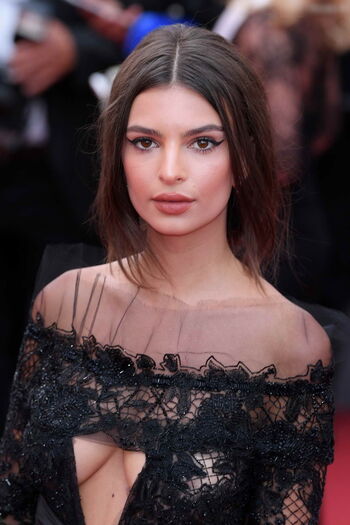 Emily Ratajkowski