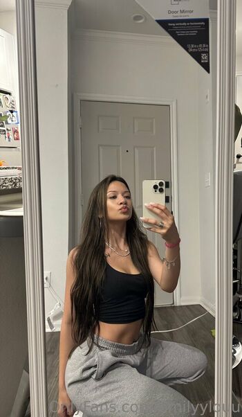 Emilyylouu