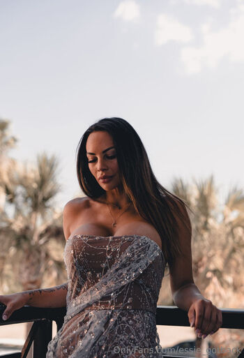 essie_gotback
