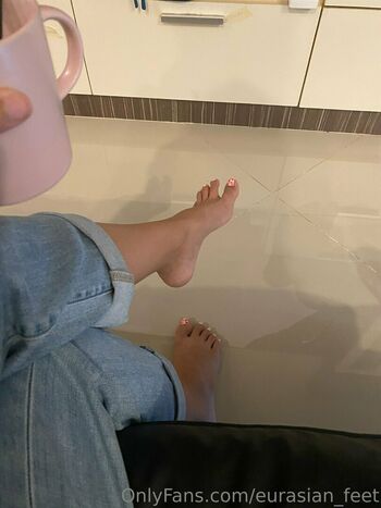 eurasian_feet