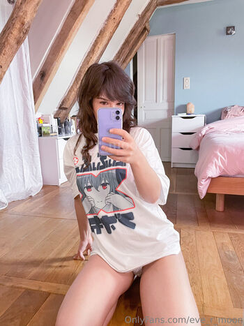 eve_r_moon