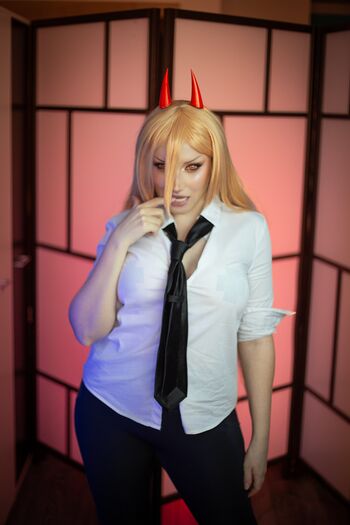 Ezy Summers Cosplay