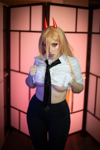 Ezy Summers Cosplay
