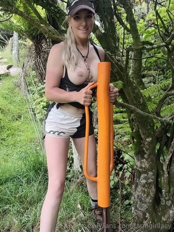 Farmgirllacy