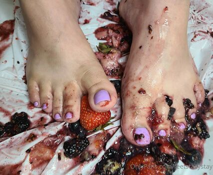 feetstacystay
