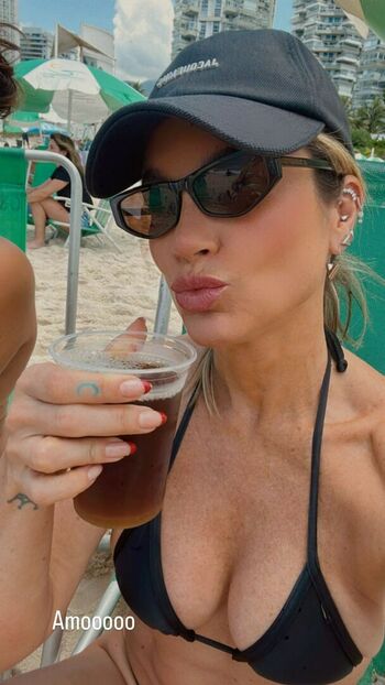 Flávia Alessandra