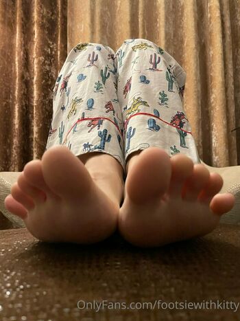 footsiewithkitty