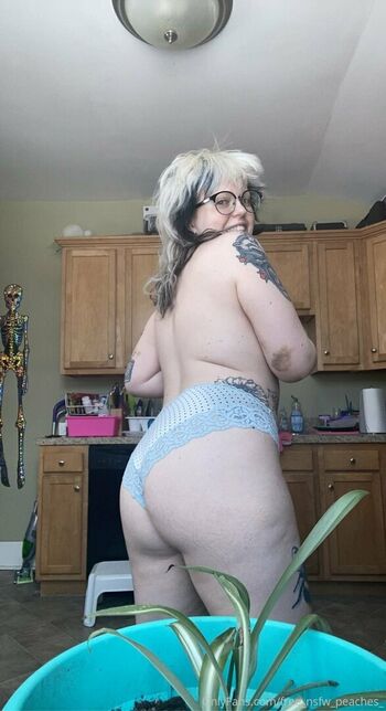 free_nsfw_peaches_
