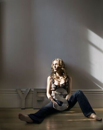 Gillian Anderson