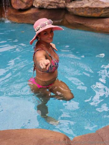 Gina Goodwife
