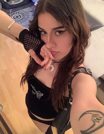girlfrmthemoon222