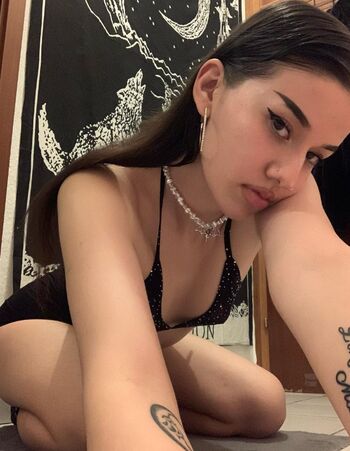 girlfrmthemoon222