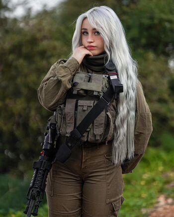 Girls With Guns