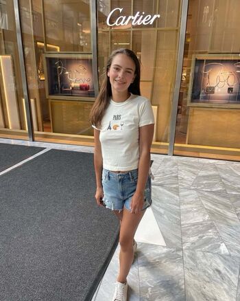 girlwithherbow02