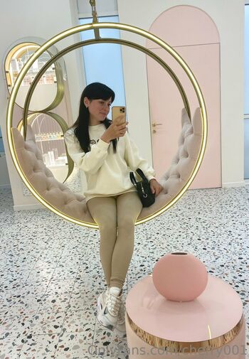 girlyours01
