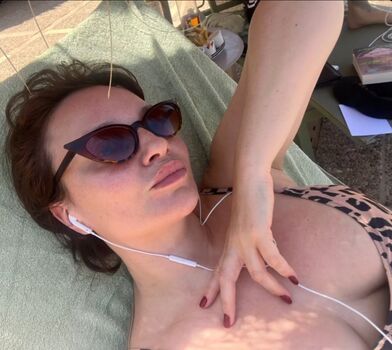 Gizzi Erskine