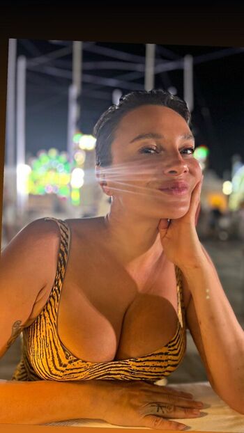 Gizzi Erskine