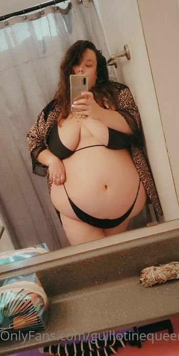 guillotinequeen2
