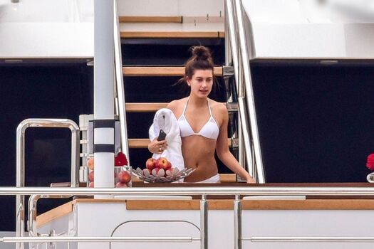 Hailey Bieber
