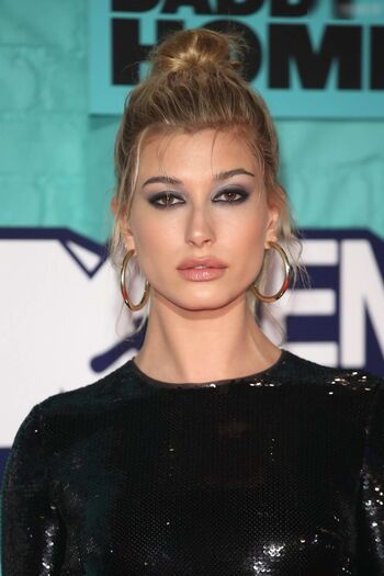 Hailey Bieber