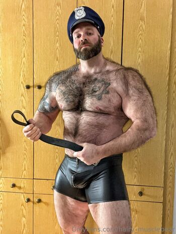 hairy_musclebear