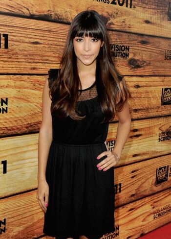 Hannah Simone