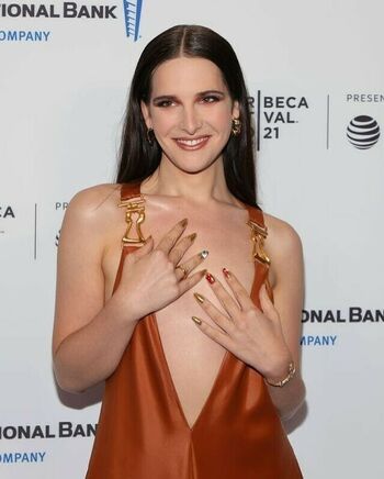 Hari Nef