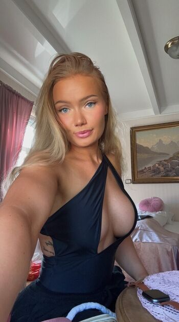heleneelises/ Helene Elise Strom/ helenees