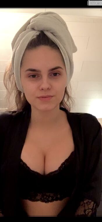 Hellozoey_