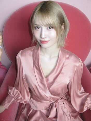 Hirai Momo