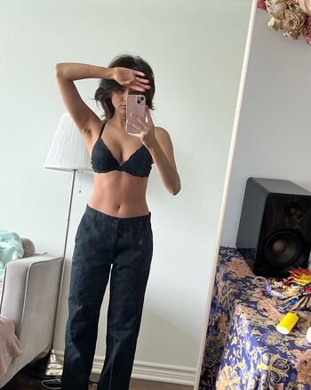 Hitchhikercourtney
