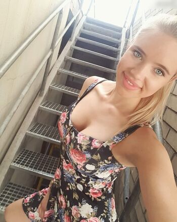 Hollaura