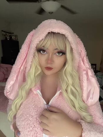 Holly Ava